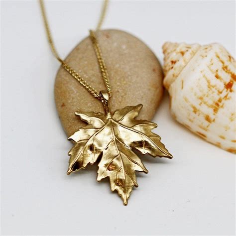 gold maple leaf necklace